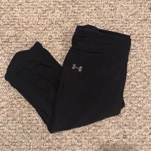 {DONATED} Black Under Armour Leggings cropped